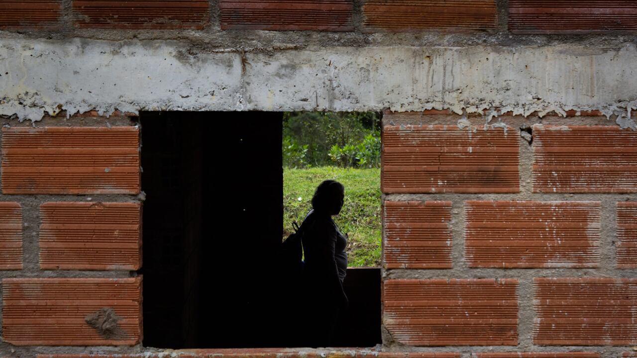 Las viviendas estaban prometidas para entregar 18 meses después de comenzar el proyecto, en el 2011.