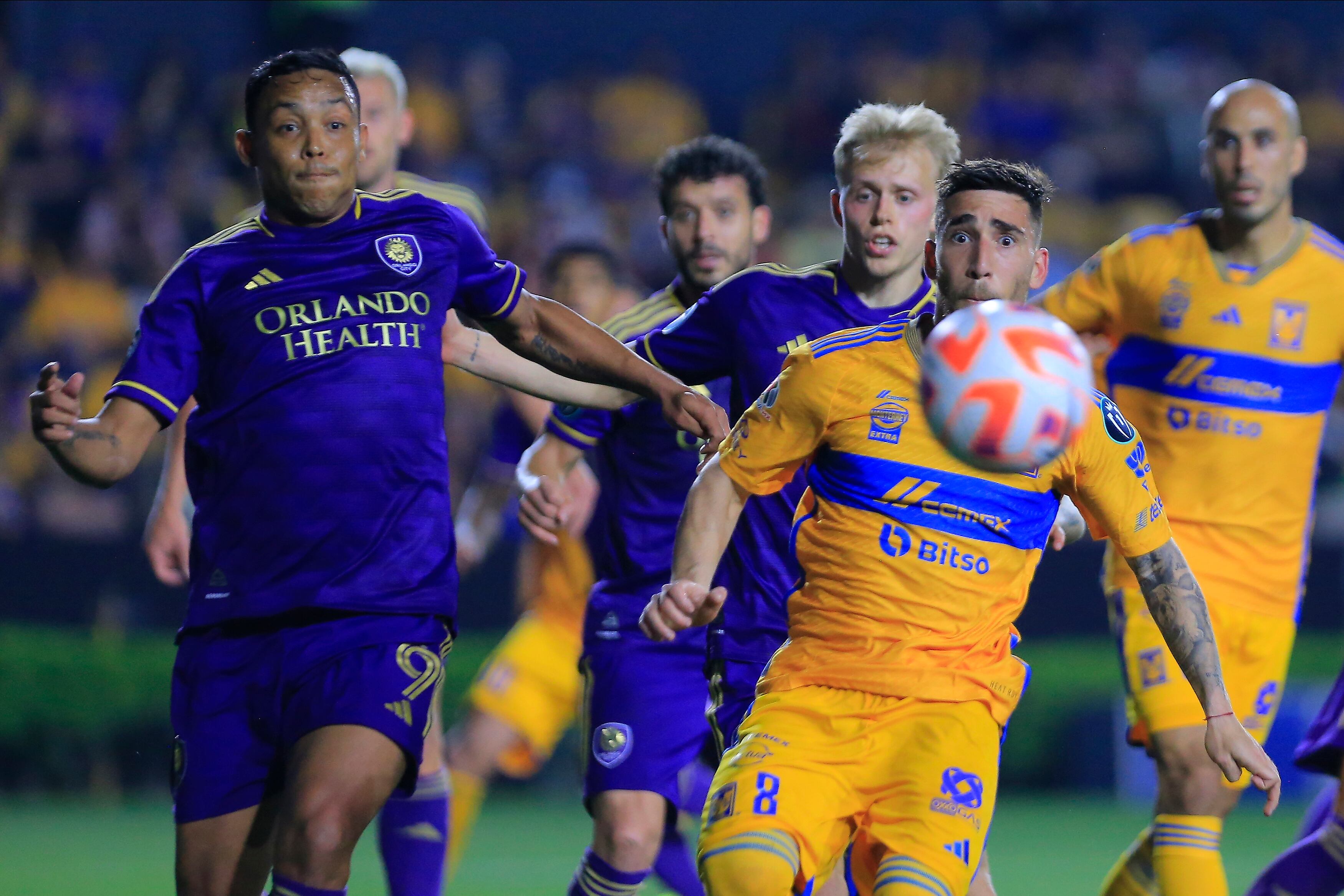 Luis Fernando Muriel (izq.) se desempeña en Orlando City y podría ser nuevo compañero de James Rodríguez.