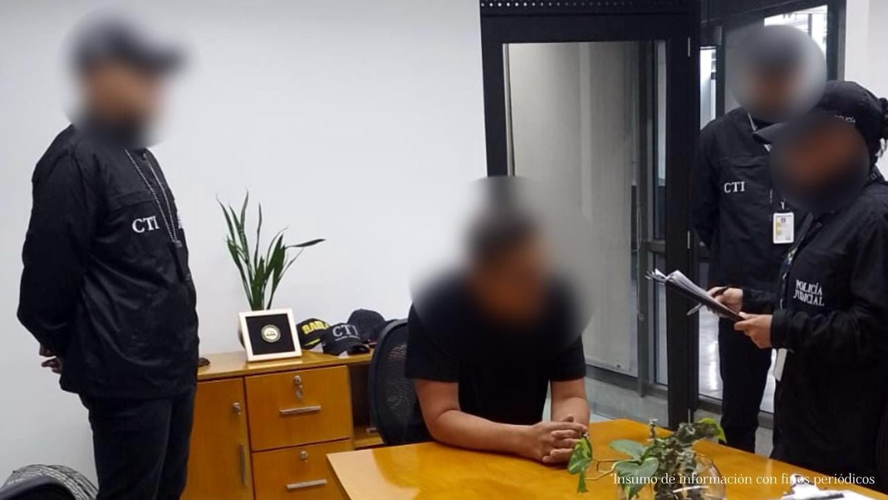 Francisco Javier Martínez, alias Pacho Malo, fue capturado por miembros del CTI en Medellín. Mientras se desempeñaba como director del CTI de Buenaventura, se habría valido de su posición para apoderarse del contrabando, narcotráfico y otras economías ilegales.