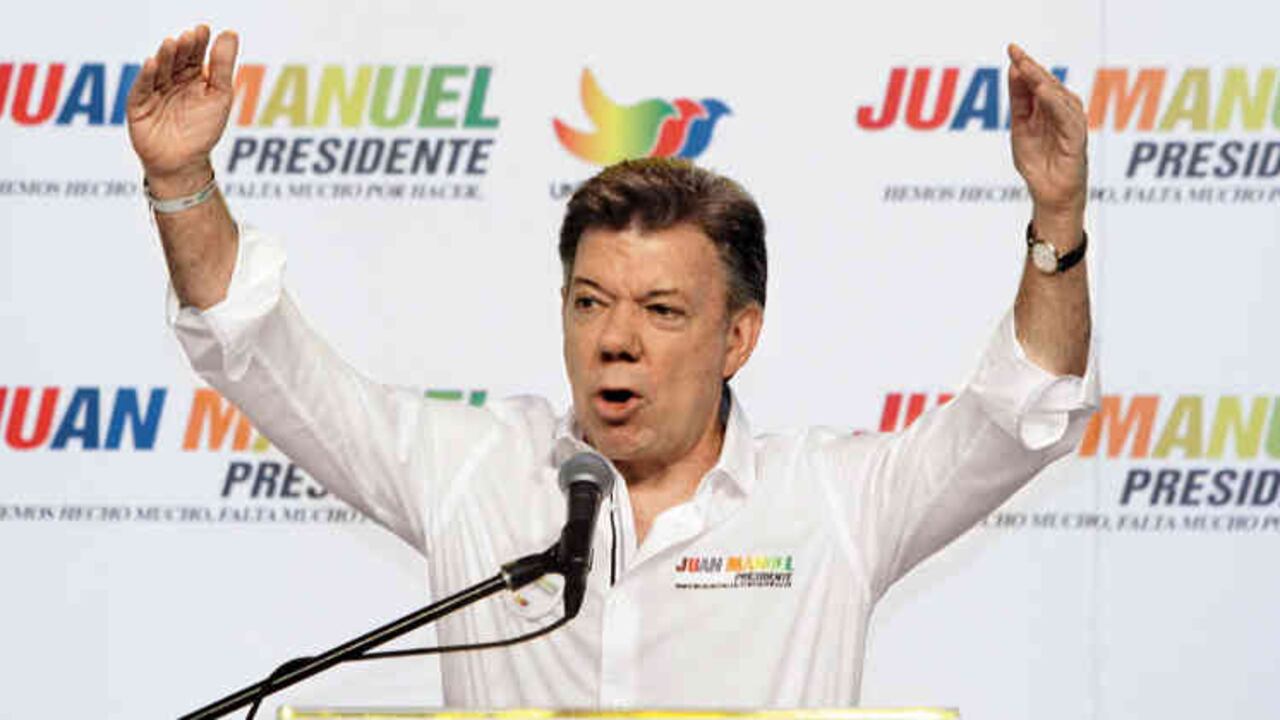 Las revelaciones sobre posibles donaciones de la constructora brasileña a sus dos campañas presidenciales tienen acorralado a Juan Manuel Santos.