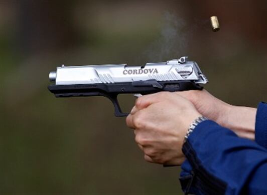 La nueva arma, con un alcance de unos 20 a 25 metros, ya sido probada por miembros del ejército y la policía que le han dado la bienvenida por considerarla de gran estabilidad.