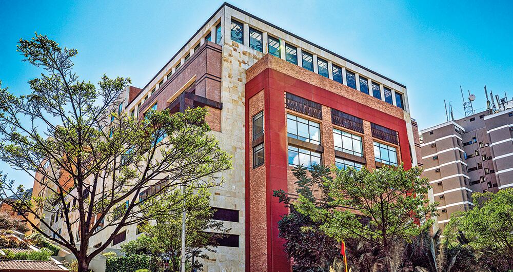 Mientras que la justicia civil ya ha golpeado tres veces, el caso en los juzgados penales contra el entonces gerente de El Nogal, Luis Fernando Vargas, y dos empleados del Club avanza a paso de tortuga y en dos oportunidades se ha aplazado la audiencia de imputación de cargos.