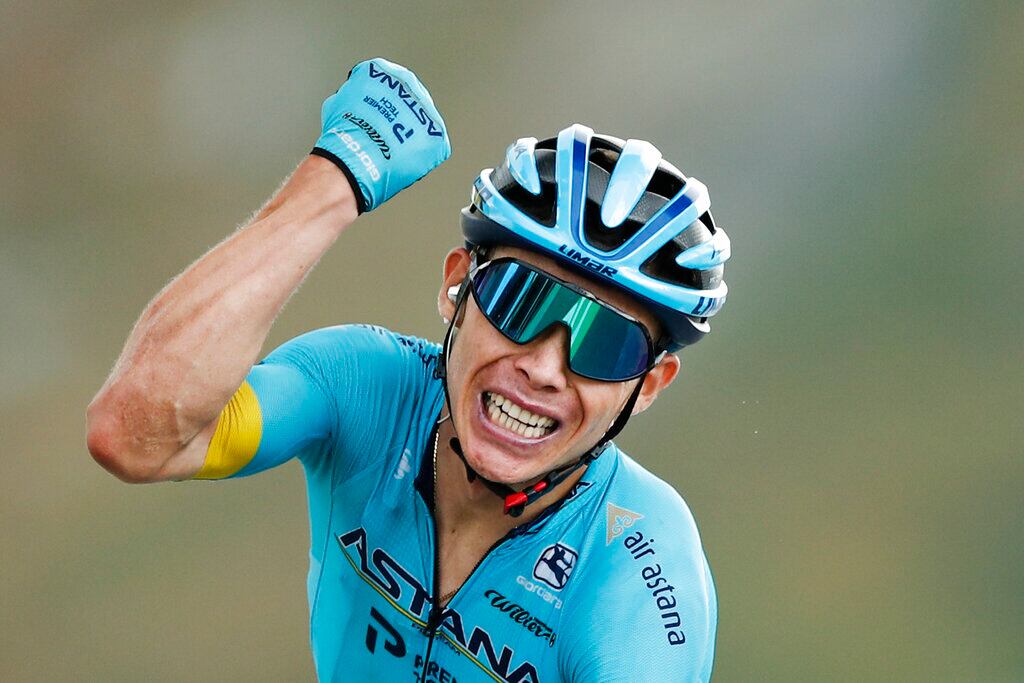 Miguel Ángel López en la meta de la etapa 17.