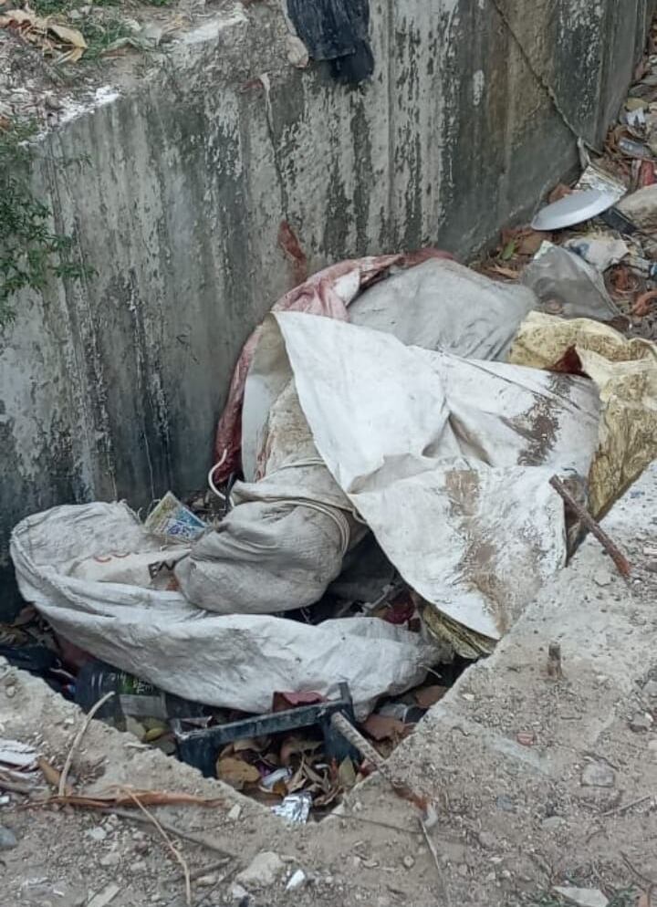 En esta zona de un arroyo fue abandonado el bulto con los cuerpos