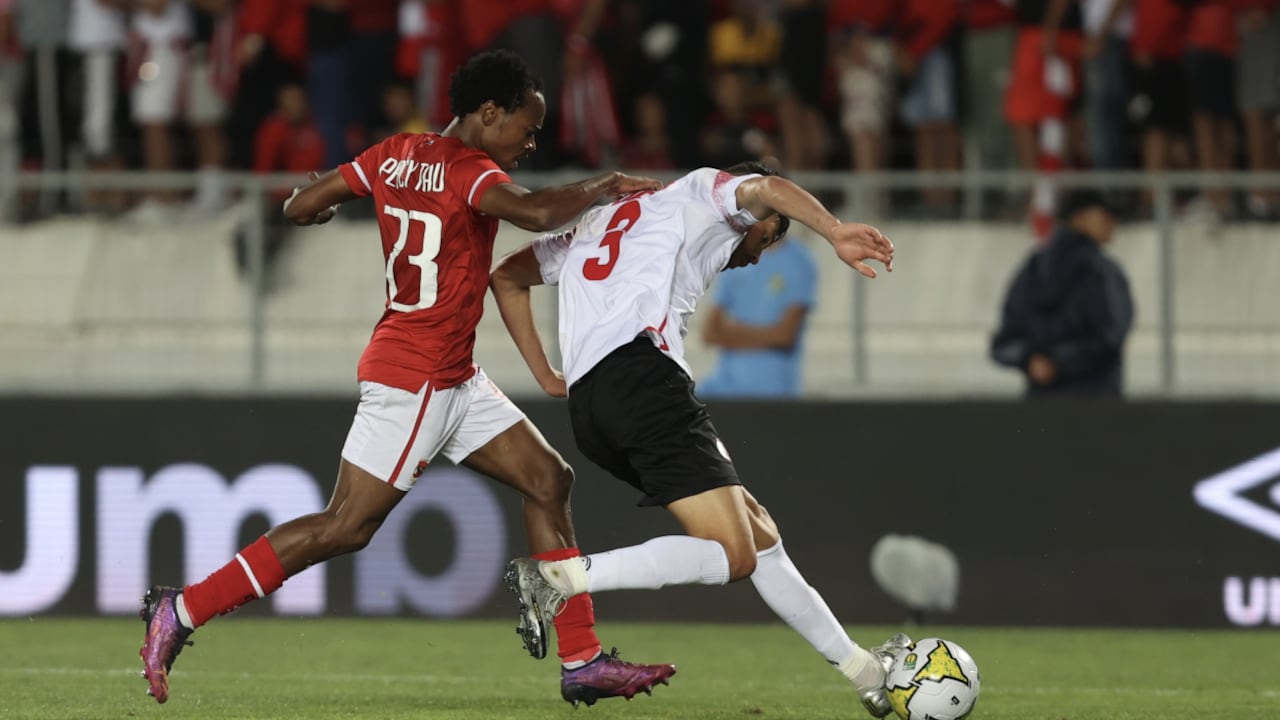 CASABLANCA, MOROCCO - MAY 30: Achraf Dari (R) of Wydad Casablanca in action against Percy Tau (L) of Al Ahly during the CAF Champions League final match between Al Ahly and Wydad Casablanca at Stade Mohammed V in Casablanca, Morocco on May 30, 2022. (Photo by Getty Images/Adam Haneen/Anadolu Agency)