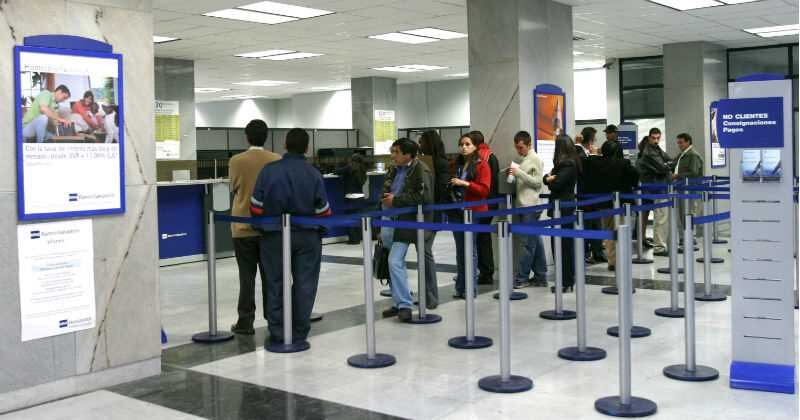 Tenga en cuenta los horarios de los bancos para el mes de diciembre.