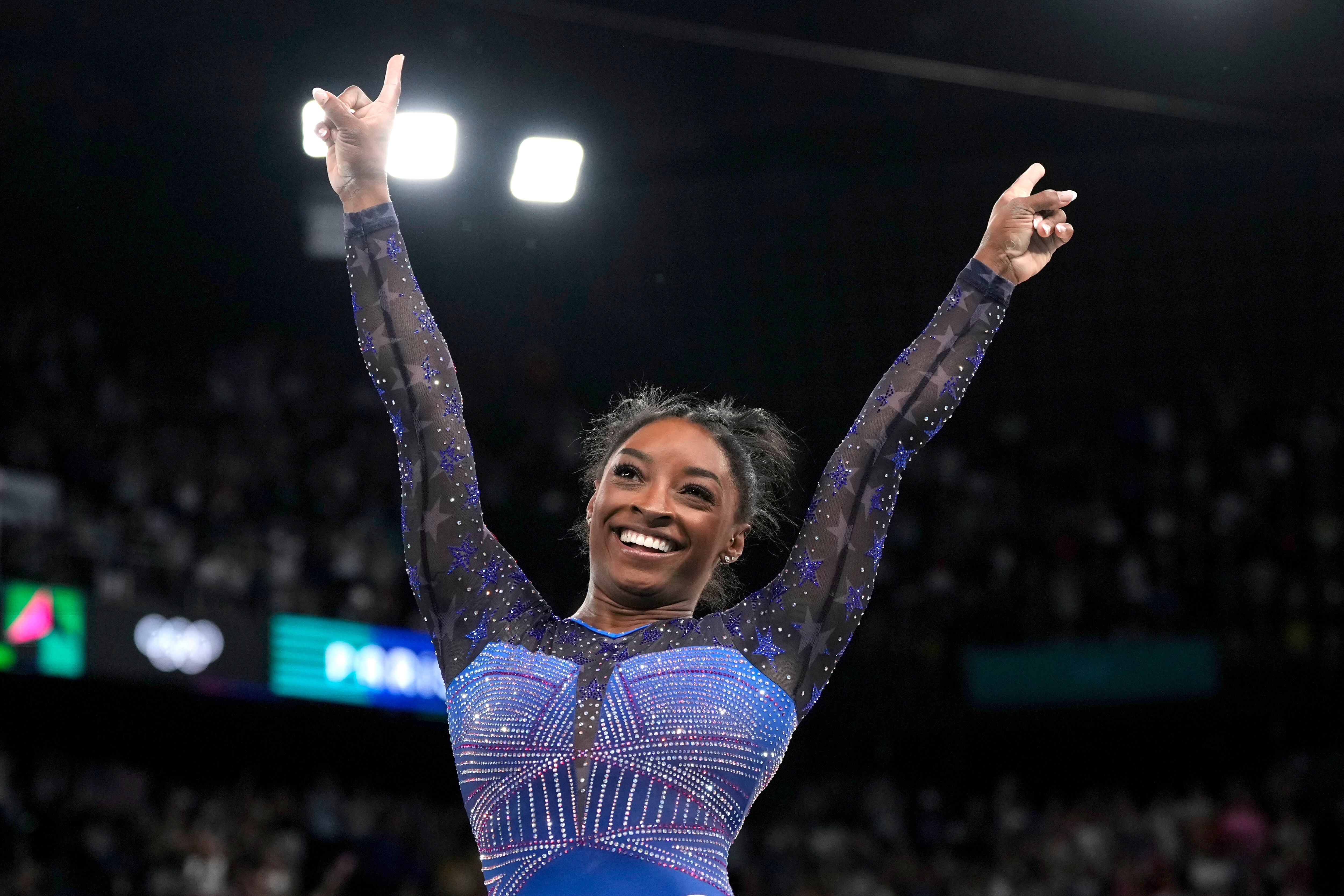 Simone Biles se cuelga otra medalla de oro en su carrera como deportista.