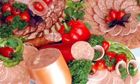 De acuerdo con un estudio, los embutidos como las salchichas contienen hormonas que afectan significativamente la calidad en la producción de espermatozoides,