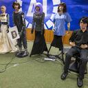 Varios robots humanoides son presentados durante una conferencia de prensa con un panel de robots humanoides habilitados para IA en Ginebra, Suiza, el viernes 7 de julio de 2023. (Martial Trezzini/Keystone vía AP)