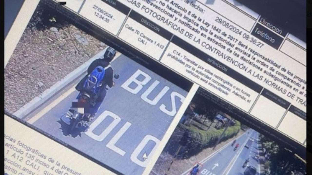 Invasión del carril del MIO en Cali