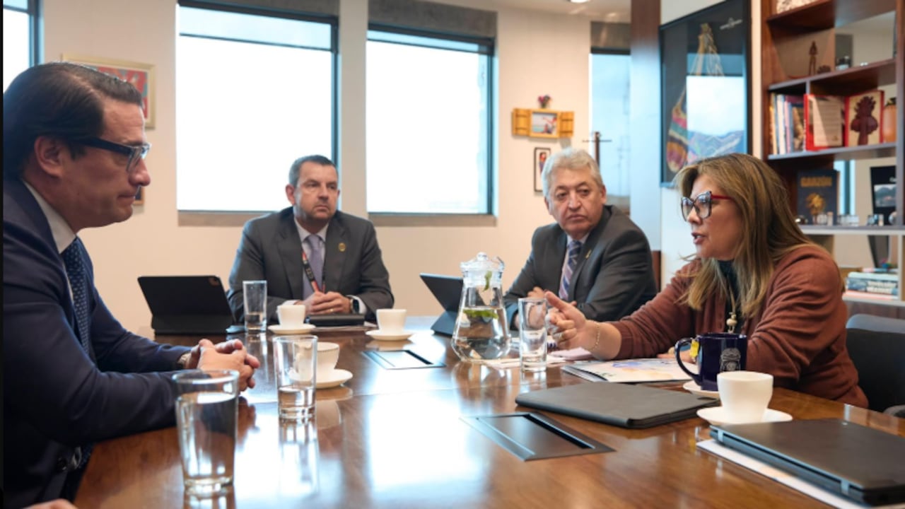 El ministro de Justicia designado, Iván Cancino, y la fiscal Luz Adriana Camargo “analizaron asuntos estratégicos para el fortalecimiento del sistema de justicia”, expresó la Fiscalía.