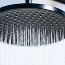 11 de abril de 2022, Baden-Wuerttemberg, Schiltach: Una ducha fija marca hansgrohe, modelo Raindance. Foto: Silas Stein/dpa (Foto de Silas Stein/Picture Alliance vía Getty Images)