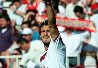 Antonio Puerta, con tan sólo 22 años, falleció este martes en un hospital de Sevilla, España, víctima de múltiples paros cardíacos. (Fotos: AP)