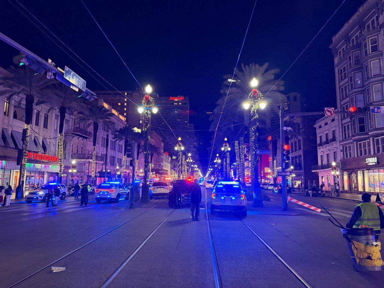 Una camioneta atropelló una multitud de personas en la calle Bourbon, de Nueva Orleans, Estados Unidos.