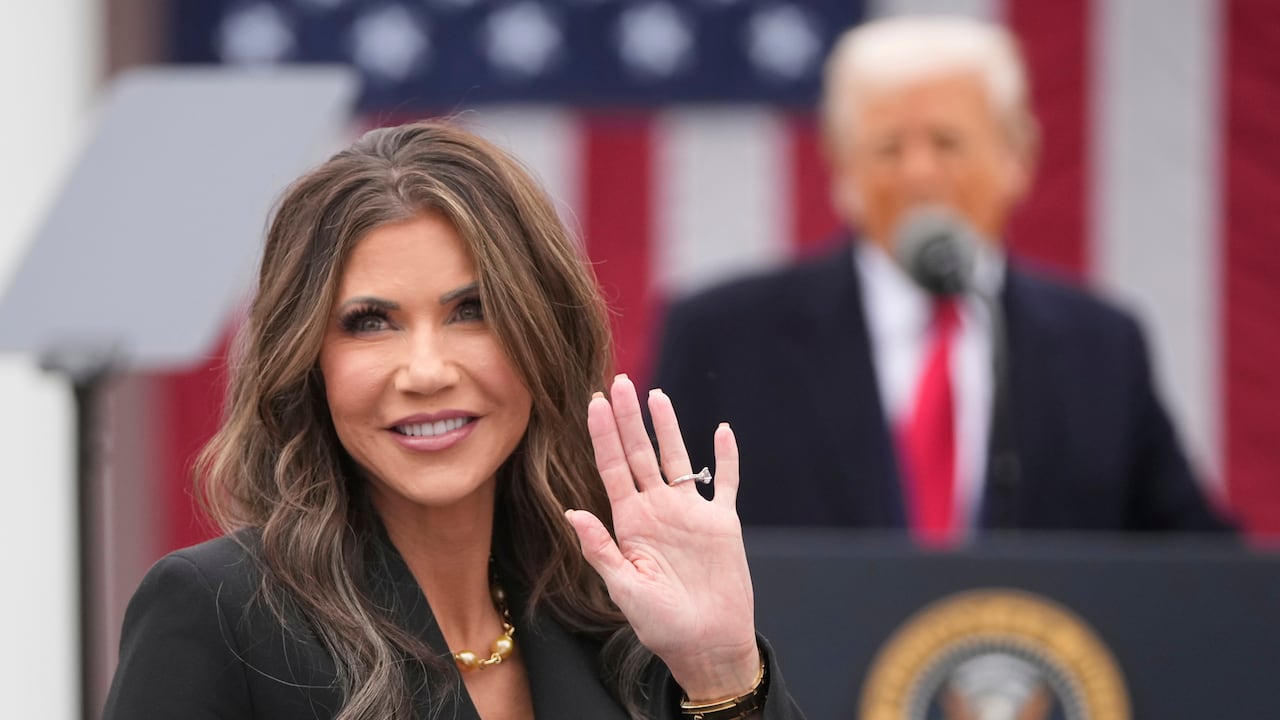 Kristi Noem, la secretaria de Seguridad Nacional de EE. UU.