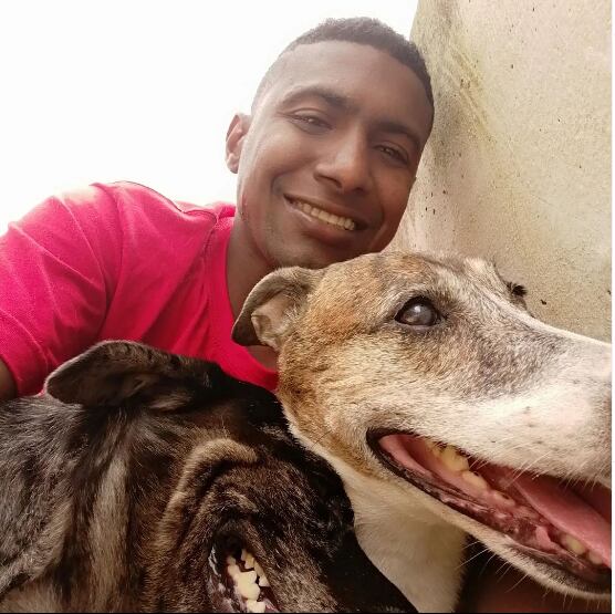 Shaggy y La Nena son las dos mascotas que acompañan a José Luis Matos.