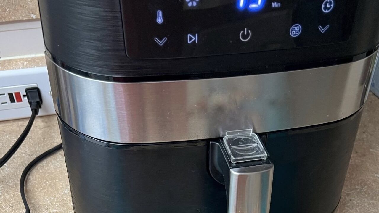El airfryer es un electrodoméstico que permite hacer diferentes recetas.