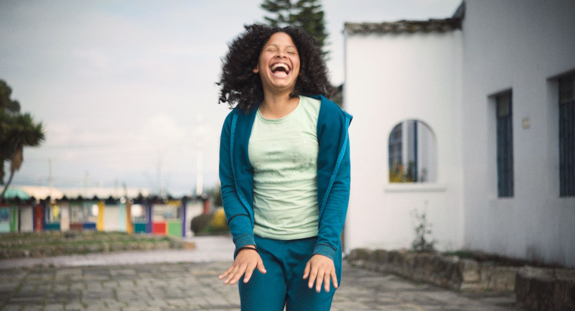 María salta en 'Alis'.