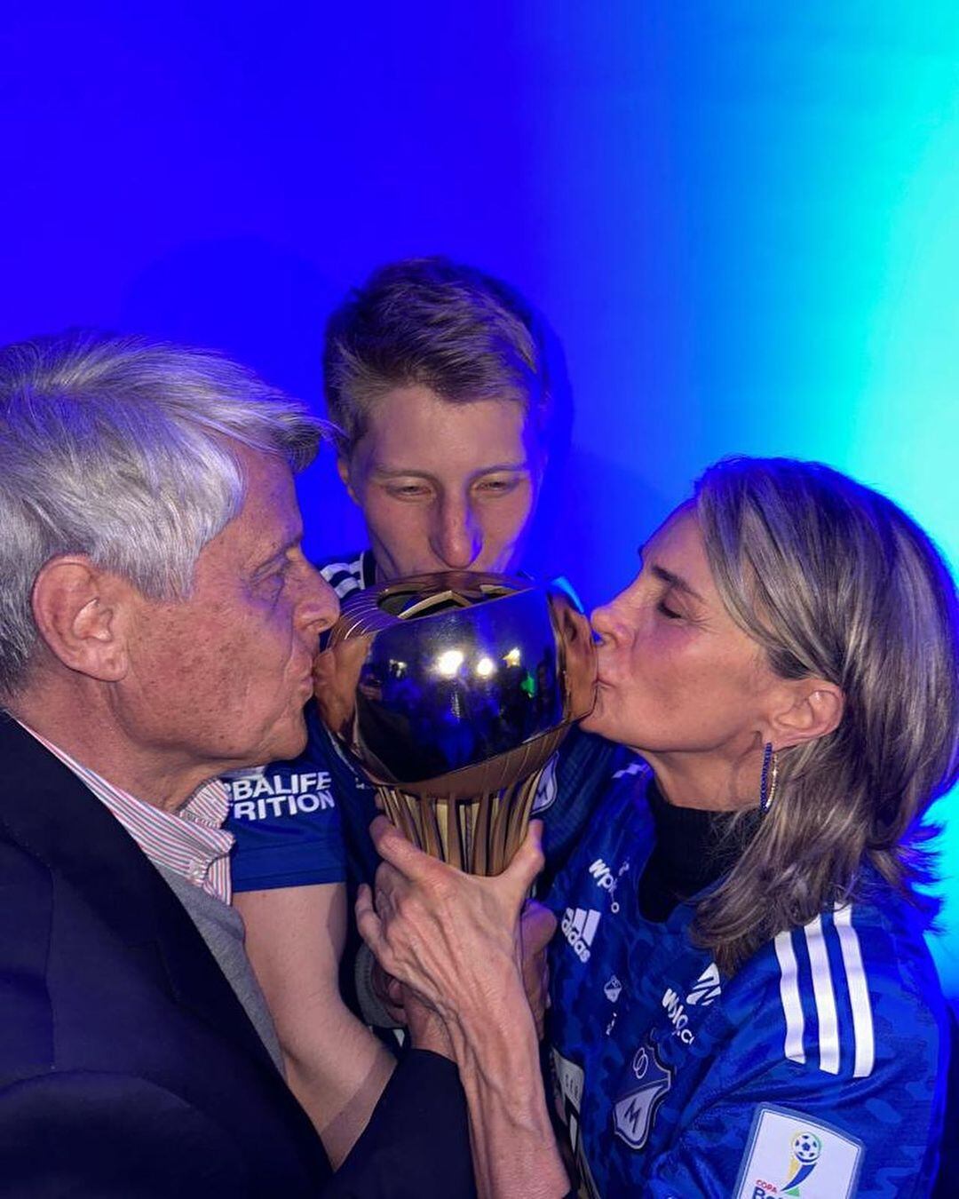 En medio de la celebración, el padre de Llinás fue víctima de un robo.