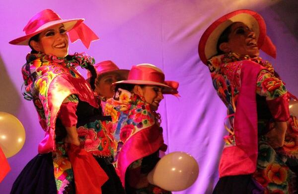 Inaguración de la XXVII Feria Internacional del Libro - FILBO  Peru Director Musical Edyy Sánchez 