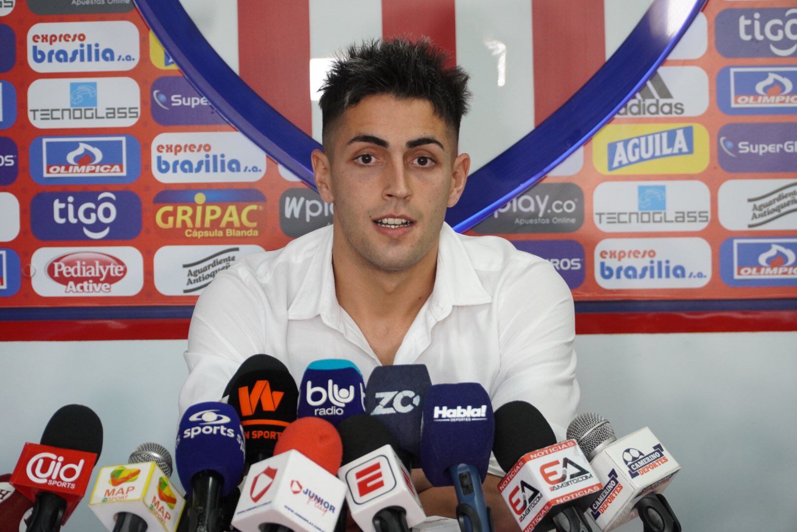 El arquero uruguayo emprenderá labores sociales gracias a una cláusula que puso en su  contrato.