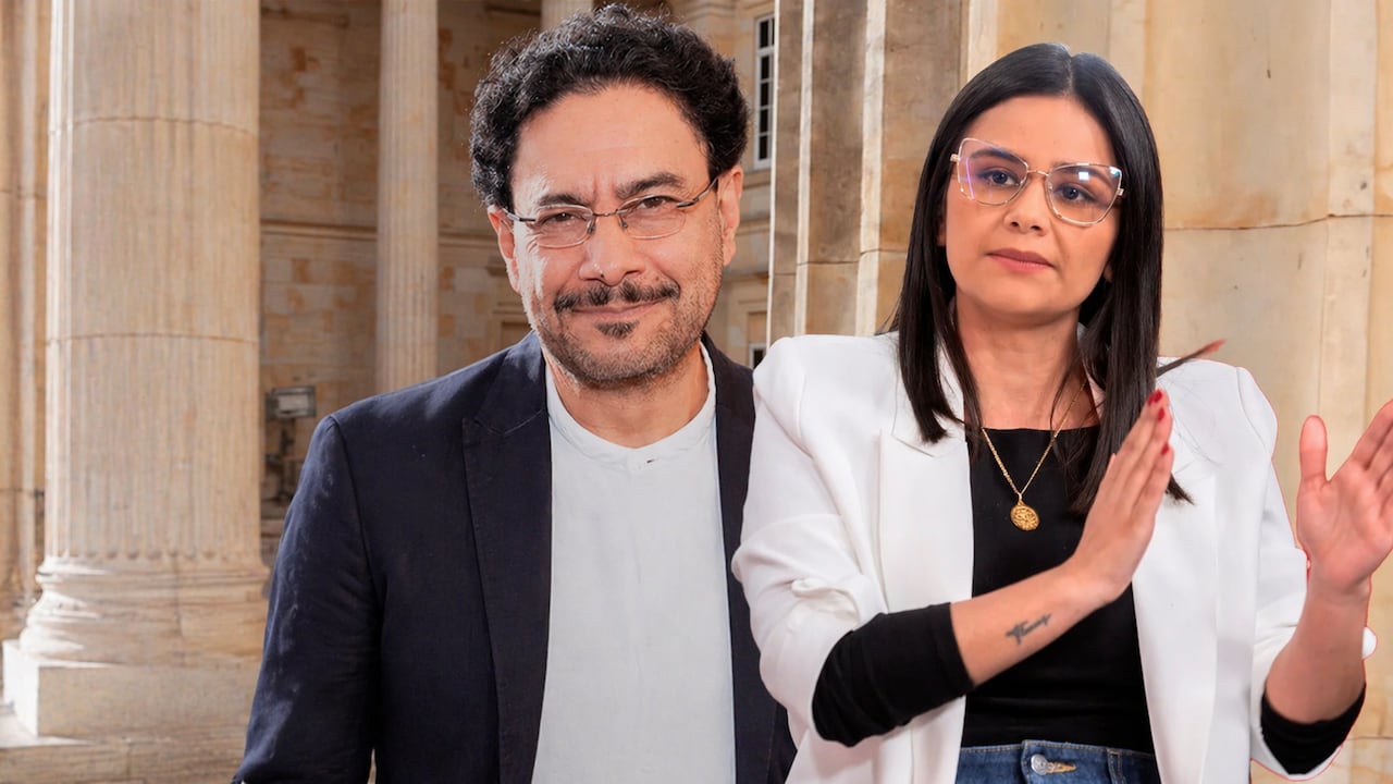 Iván Cepeda (candidato presidencial) y Angie Rodríguez (directora del Fondo Adaptación).