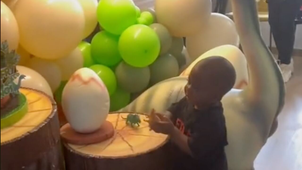 La emotiva reacción de Yanfry al ver que un reconocido ‘influencer’ le hizo una fiesta de cumpleaños