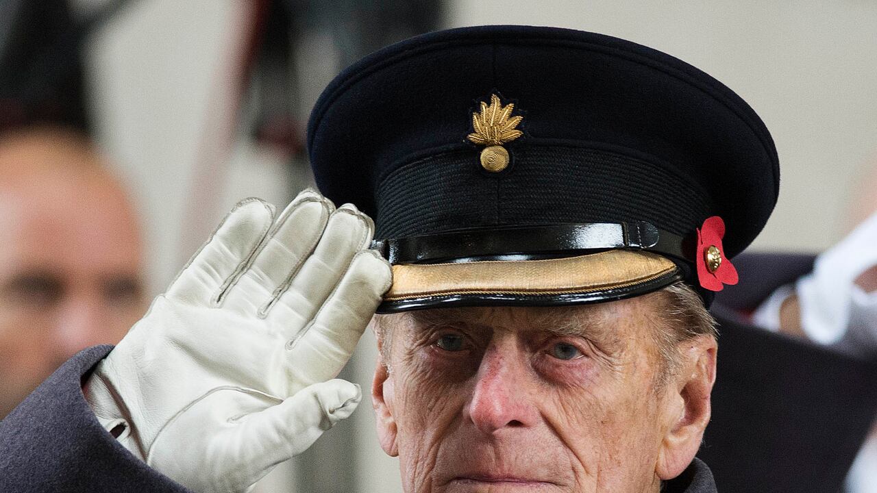 Debido a sus fuertes nexos con las fuerzas armadas, varios regimientos le rendirán homenaje a Felipe en su sepelio.