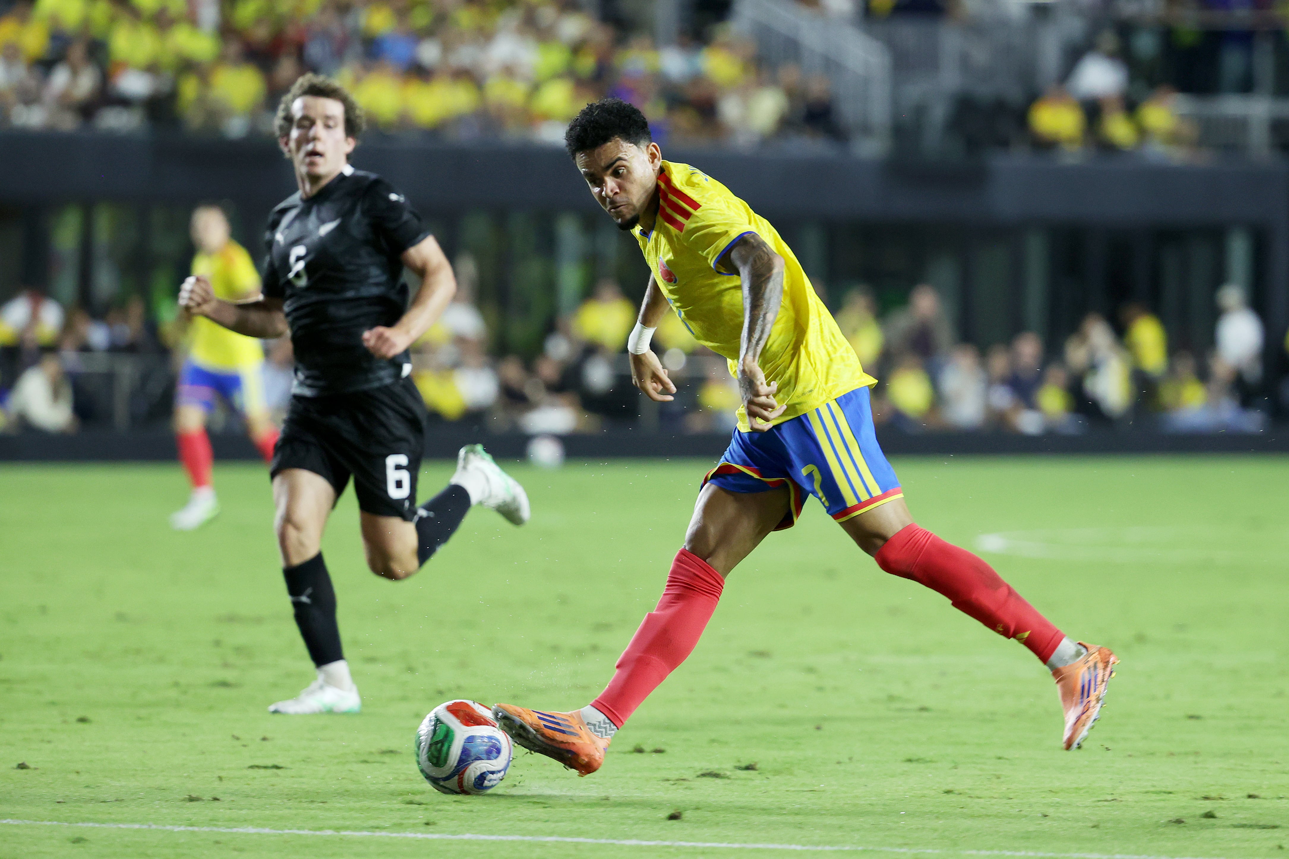 Luis Díaz manda un pase sin mirar ante Nueva Zelanda, previo al Mundial 2026