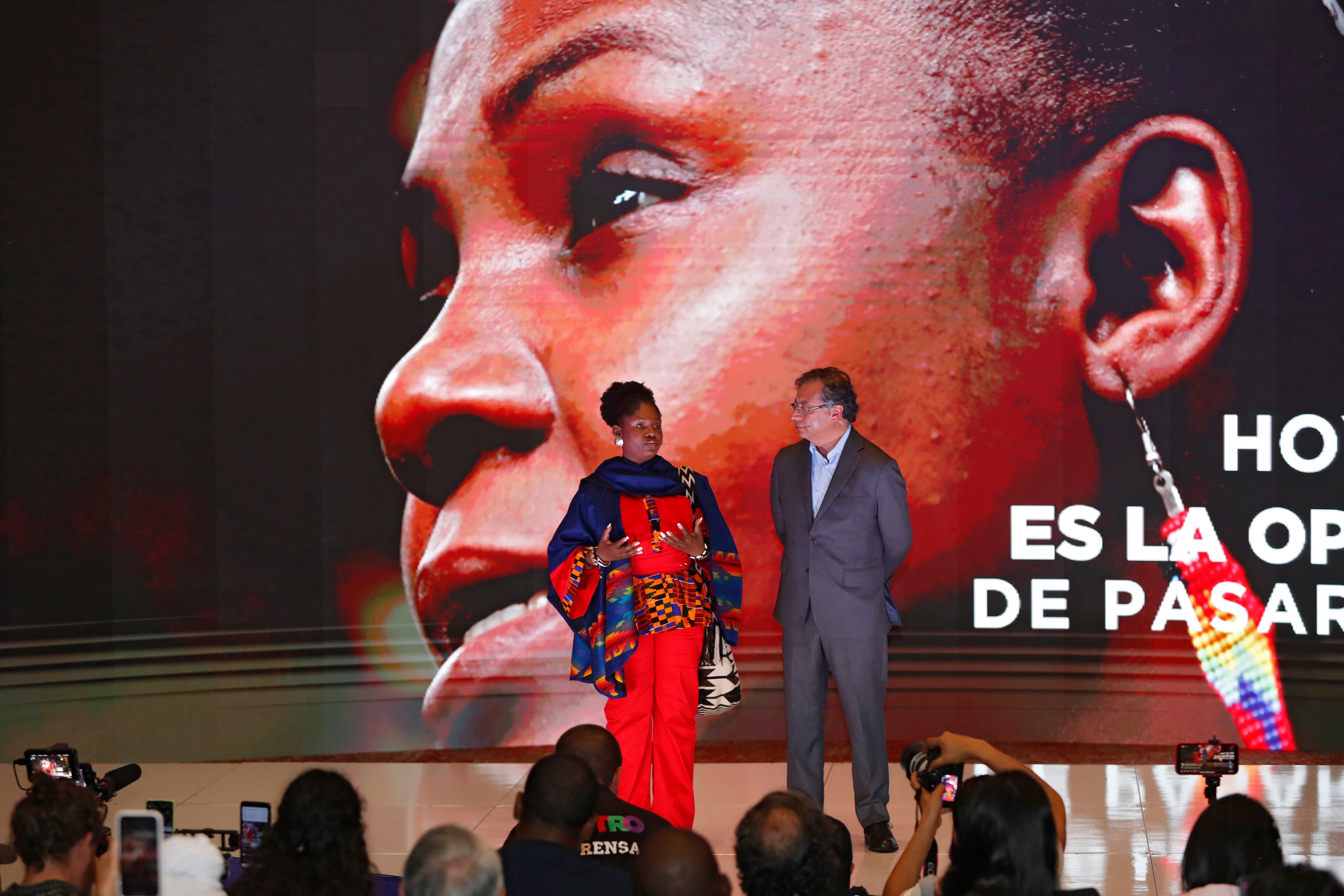 Gustavo Petro tomó la decisión de designar como su fórmula vicepresidencial a la líder ambiental Francia Márquez 
Bogota marzo 23 del 2022
Foto Guillermo Torres Reina / Semana