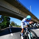 JEREZ DE LA FRONTERA, SPAIN - SEPTEMBER 10: Santiago Buitrago of Colombia and Team Bahrain Victorious - Polka Dot Mountain Jersey competes during the La Vuelta - 81st Tour of Spain 2026, Stage 18 a 32.1km individual time trial stage from El Puerto de Santa Maria to Jerez de la Frontera / #UCIWT / on September 10, 2026 in Jerez de la Frontera, Spain. (Photo by Tim de Waele/Getty Images)