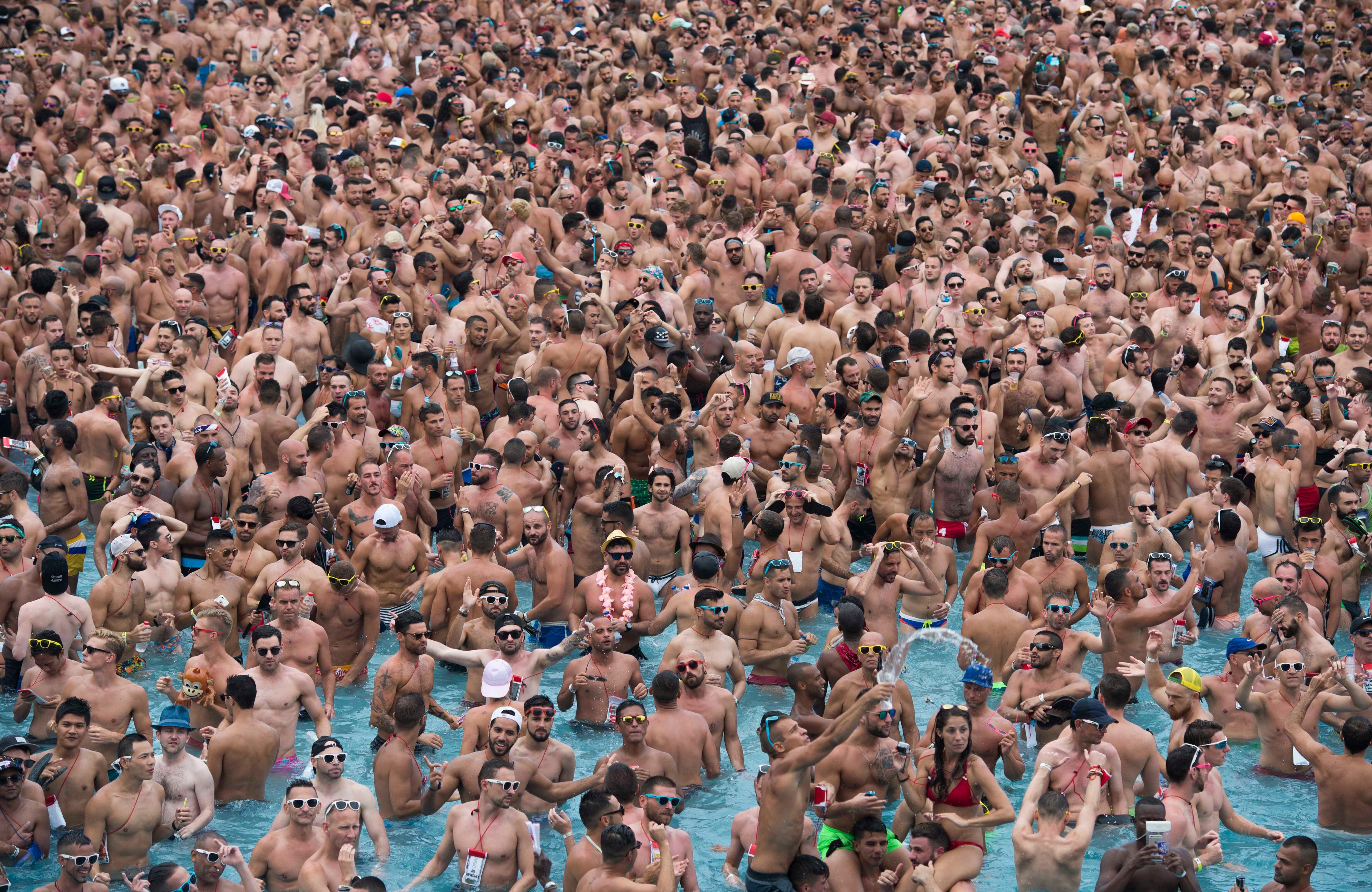 Fiesta Gay en Barcelona durante el Festival del Water Park Day de España. El evento es toda una sensación para la comunidad LGBTI.