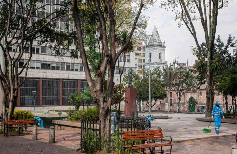 Por su parte, los días impares podrán salir únicamente los hombres para los mismos fines. Las autoridades están al pendiente de esta norma y se han impuesto varios comparendos a los ciudadanos que han infringido la orden. Clara Moreno-SEMANA