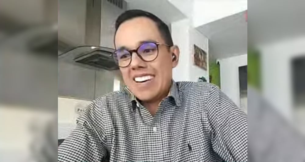 El periodista Diego Guauque durante la entrevista con 'Vicky en SEMANA'