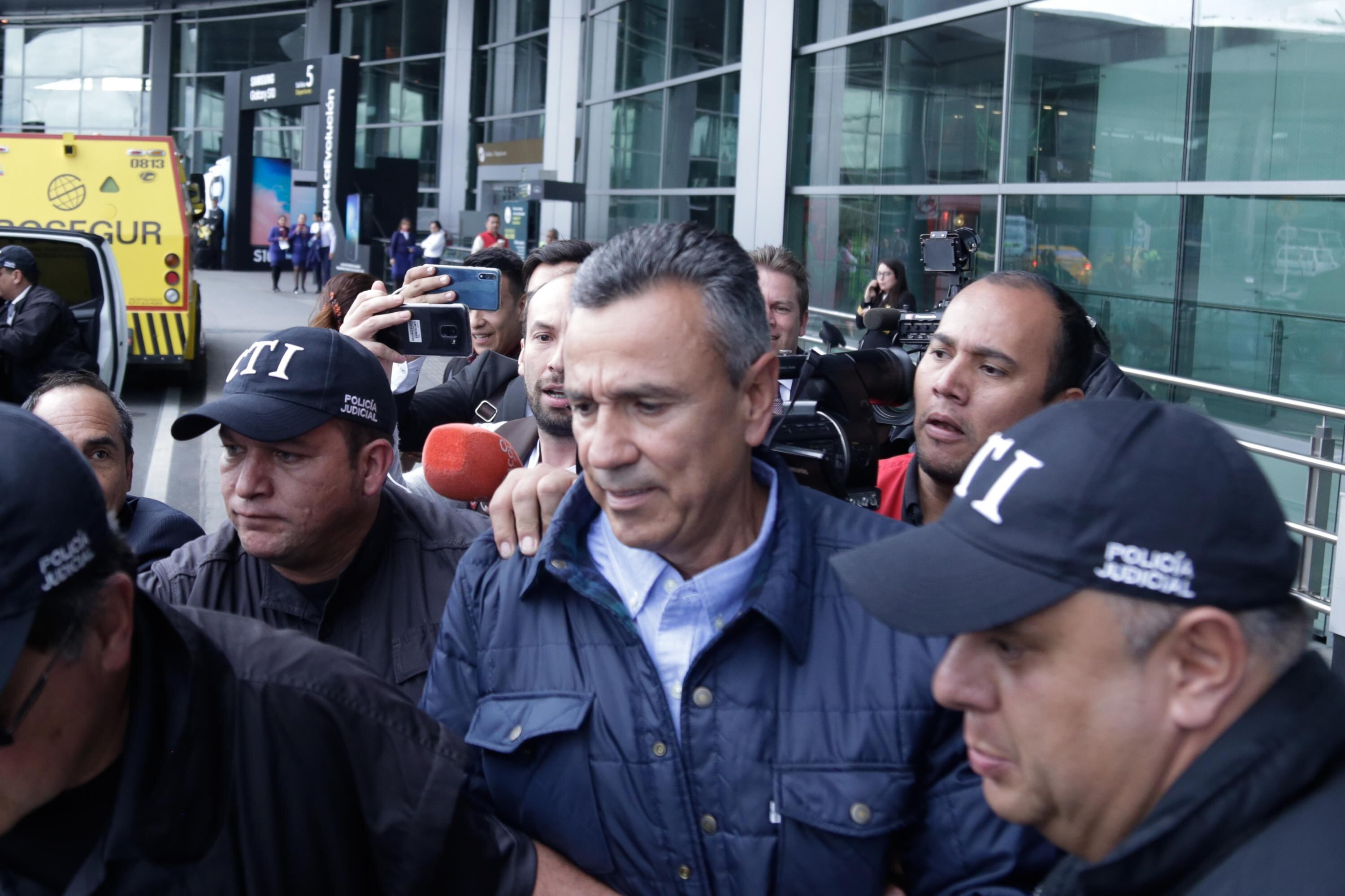 El general (r) Mauricio Santoyo pasó de ser investigado por la Fiscalía a la Jurisdicción Especial de Paz.