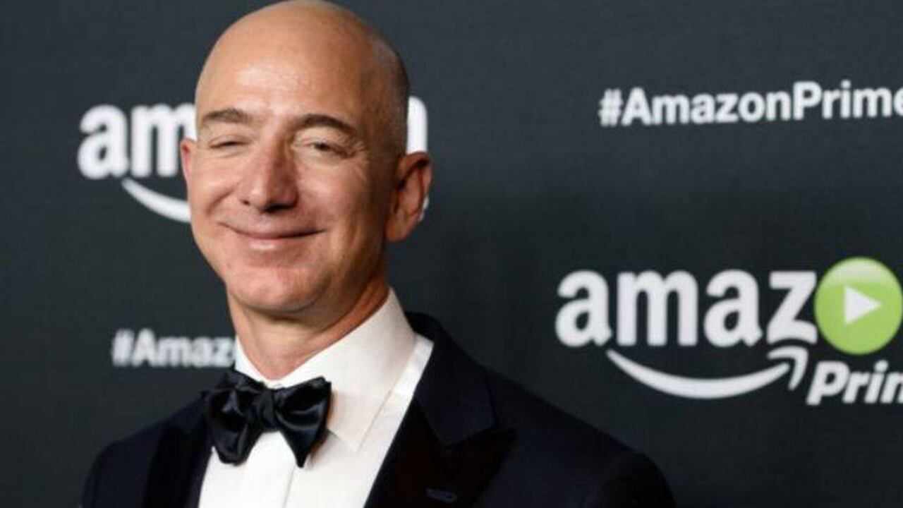 Jeff Bezos, fundador de Amazon, es considerado como el hombre más rico del planeta. (Getty Images)