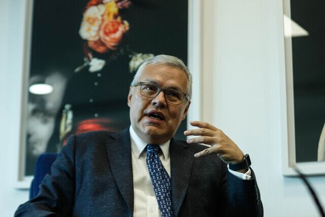 Estamos pensando en comenzar con alrededor de  cincuenta juzgados a lo largo del territorio, un número que se irá ampliando con los años”.
Néstor Osuna.