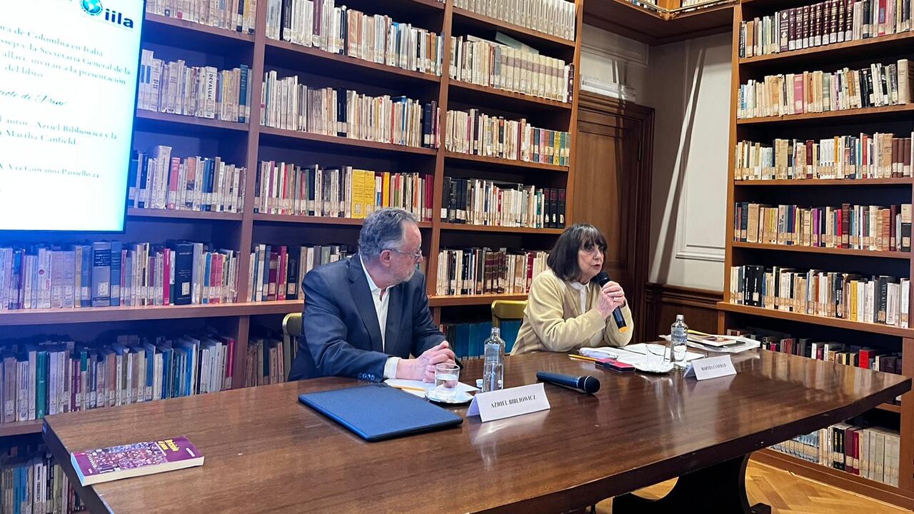 Azriel Bibliowicz en la presentación de su libro, "Migas de pan".