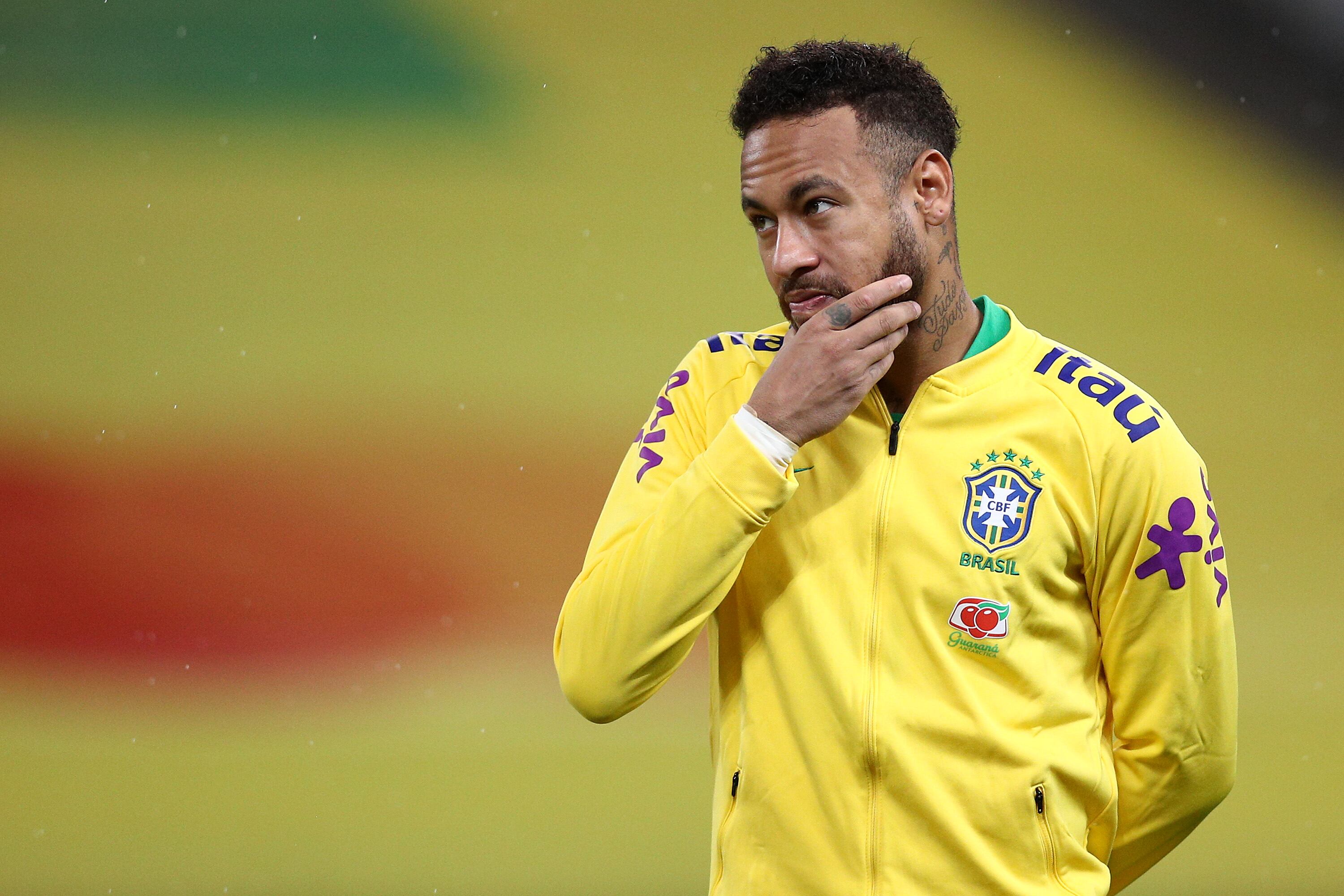 SAO PAULO, BRAZIL - OCTOBER 09: Neymar Jr. of Brazil looks on before a match between Brazil and Bolivia as part of South American Qualifiers for Qatar 2022 at Neo Quimica Arena on October 09, 2020 in Sao Paulo, Brazil. (Photo by Buda Mendes/Getty Images)