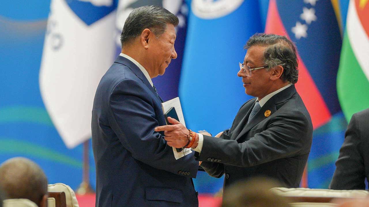 Gustavo Petro y Xi Jinping.