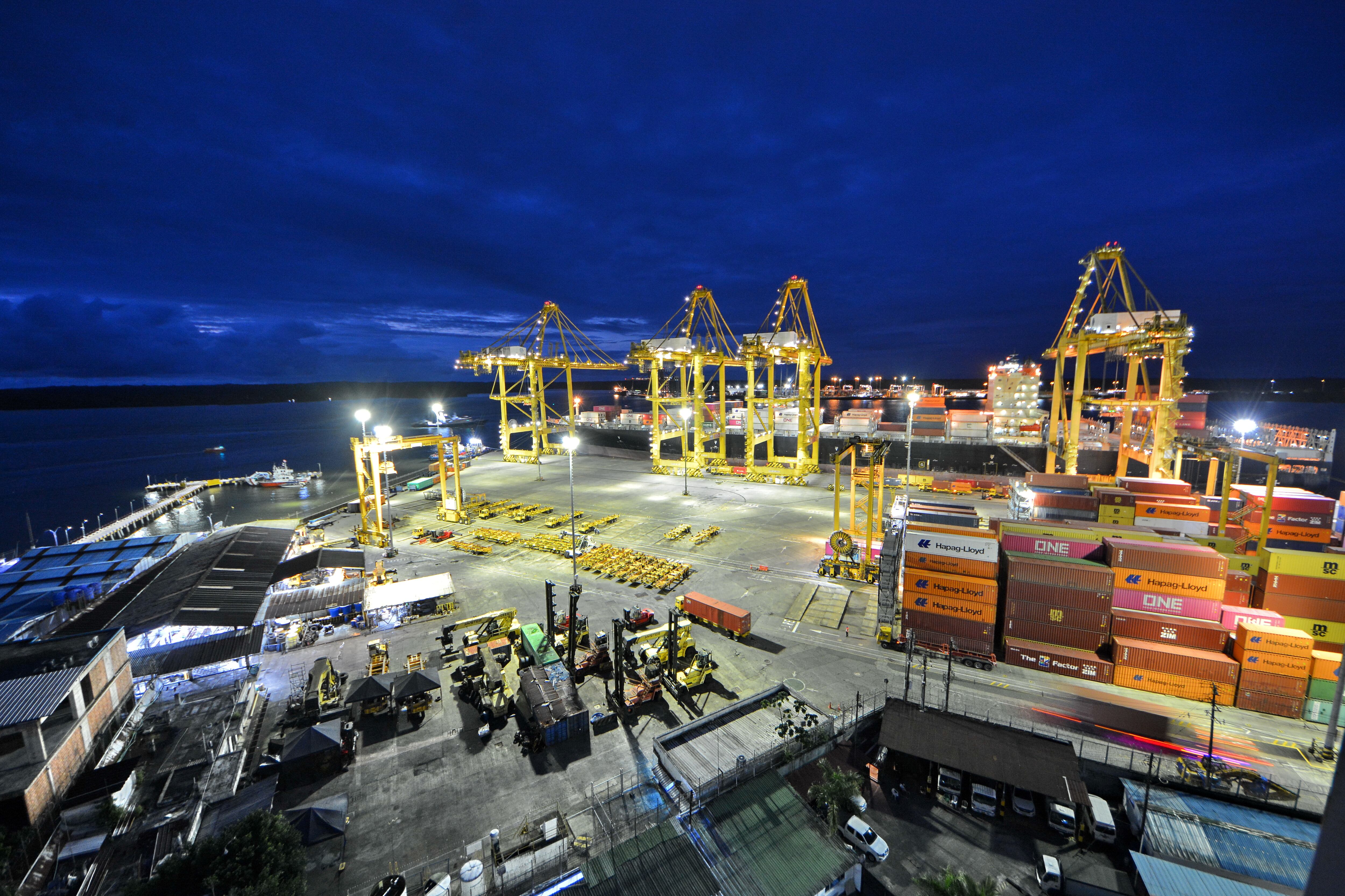 Buenaventura como destino turístico. El pasado miércoles 22 de noviembre, Buenaventura recibió por primera vez un crucero en su puerto. En el navío bautizado MS Hamburg arribaron cuatrocientos turistas alemanes, que desembarcaron para conocer la oferta cultural, gastronómica y natural del distrito especial.