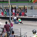 El joven fue trasladado inmediatamente a un centro asistencial de la capital del Valle. Testigos del hecho aseguran que iba gravemente herido.