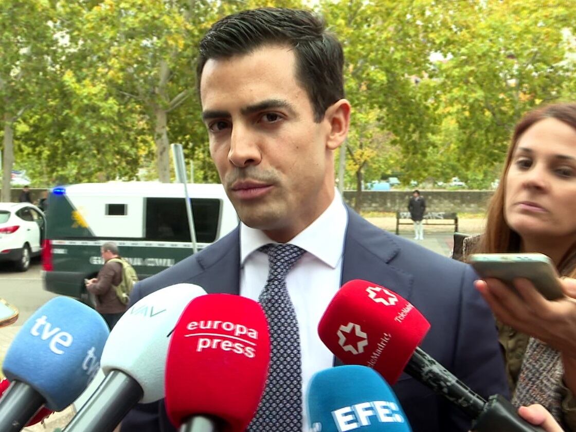 Juan Gonzalo Ospina, abogado en España de la familia de Arrieta, se ha pronunciado ante las cámaras de Europa Press sobre la vista judicial en la que el hijo de Rodolfo Sancho ha negado la acusación de la Fiscalía por la que podría ser condenado a pena de muerte: "Habida cuenta de las últimas noticias de los últimos días era de esperar" ha afirmado, apuntando que la declaración de Daniel obedece, en su criterio, "a un cambio en su estrategia procesal que entraba dentro de la probabilidad y no nos ha sorprendido".