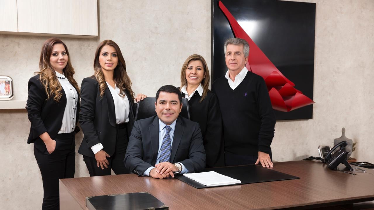 De izquierda a derecha: Diana Carolina Alzate Quintero, Laura Marcela López Quintero, Yobany López Quintero, María Cielo Quintero Serna y Olverth López Duque.
