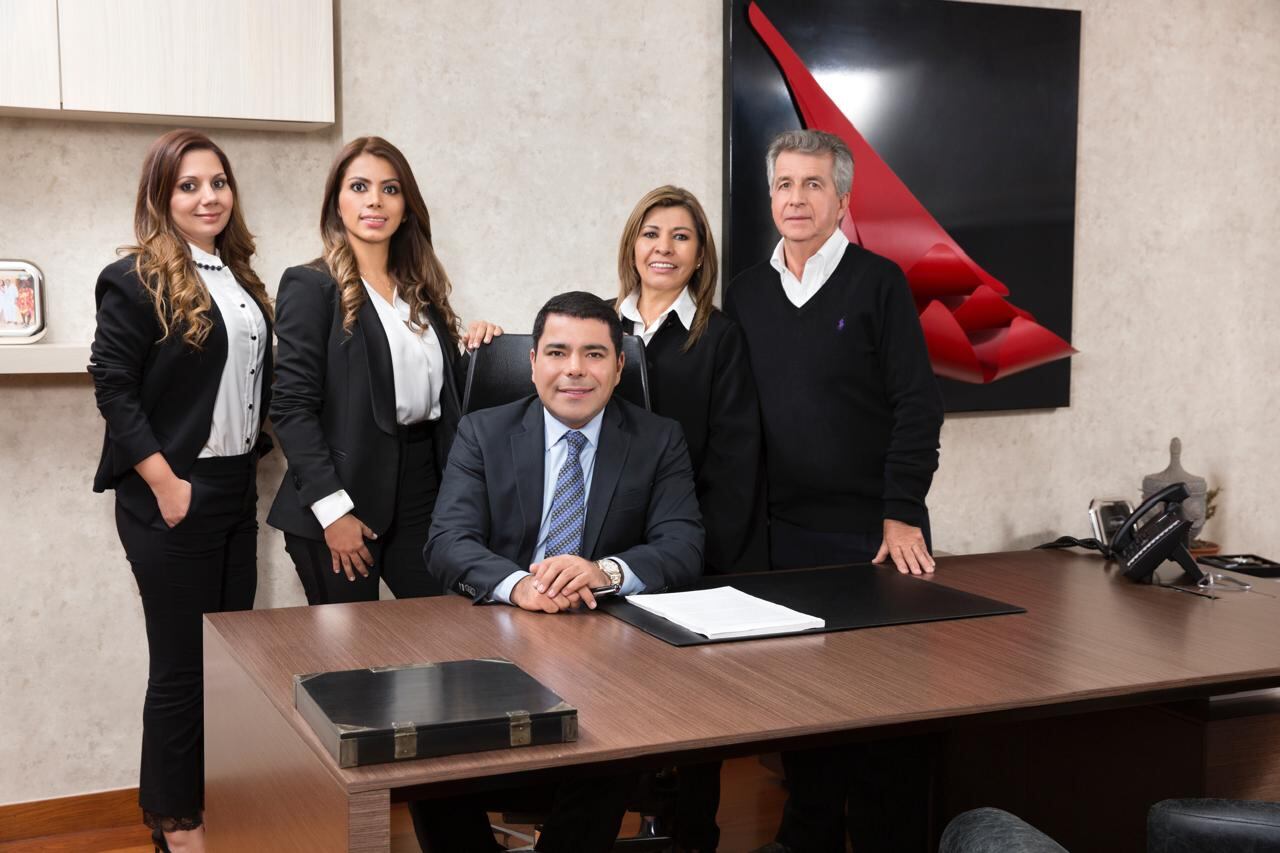 De izquierda a derecha: Diana Carolina Alzate Quintero, Laura Marcela López Quintero, Yobany López Quintero, María Cielo Quintero Serna y Olverth López Duque.