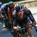 El ciclista luxemburgués del equipo hansgrohe Bob Jungels encabeza una escapada durante la 15ª etapa de la 111ª edición del Tour de Francia.