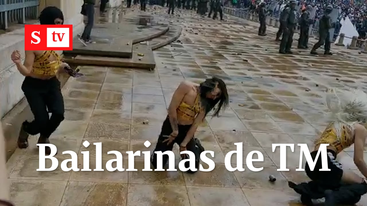 Bailarinas de Transmilenio aprovecharon el paro para hacer demostración.