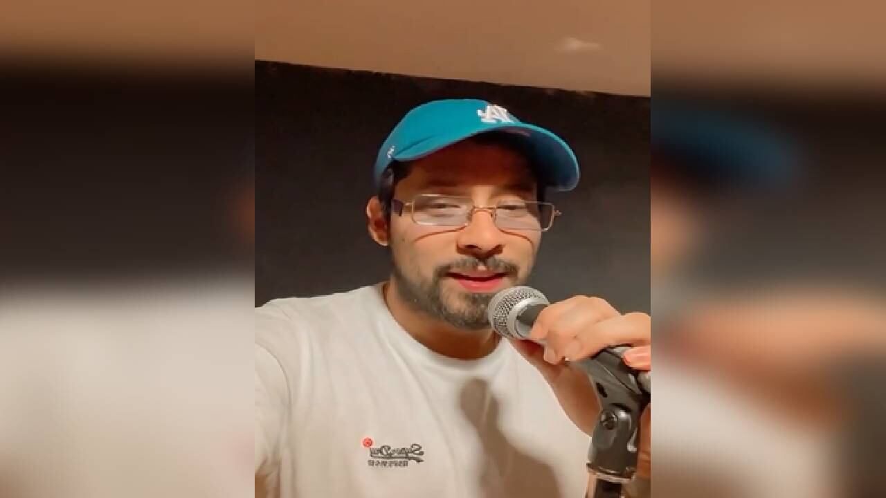 El cantante y la abogada expresaron su felicidad por el nacimiento de su hijo. Foto Instagram @loweleon_