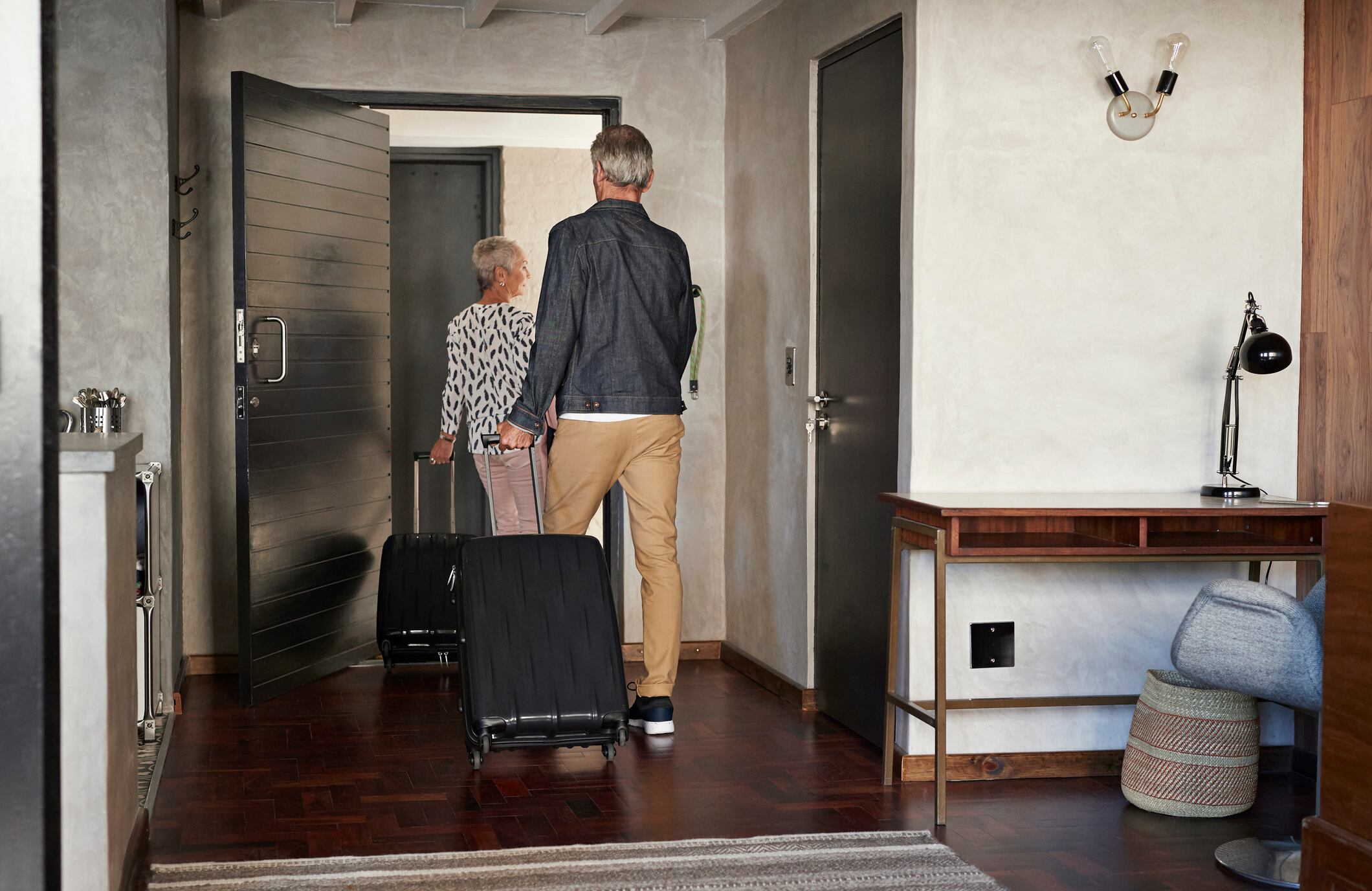 Si el inquilino decide poner fin al contrato de arrendamiento de manera anticipada y sin causa justificada, puede enfrentarse a la necesidad de pagar una indemnización al arrendador.