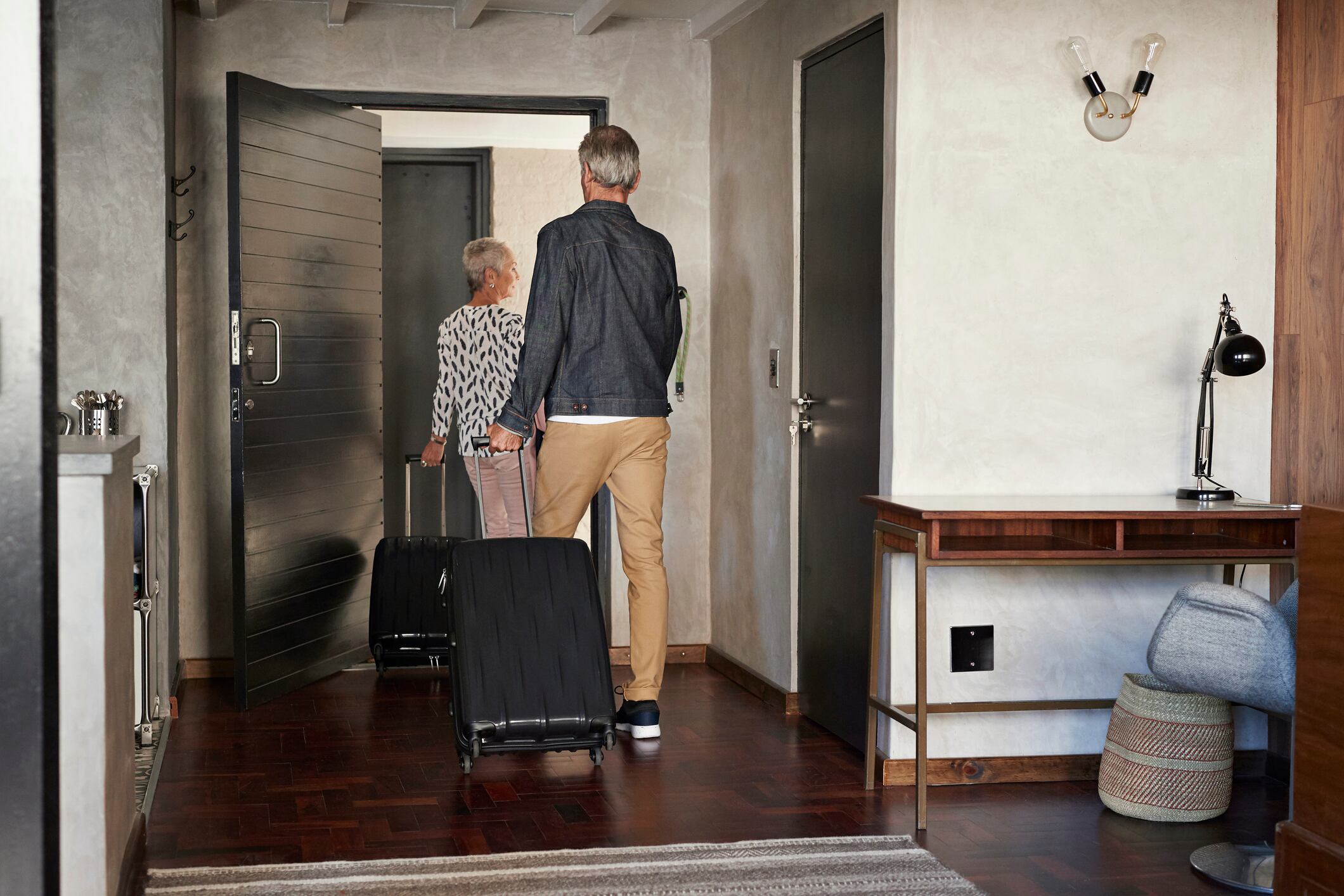 Si el inquilino decide poner fin al contrato de arrendamiento de manera anticipada y sin causa justificada, puede enfrentarse a la necesidad de pagar una indemnización al arrendador.